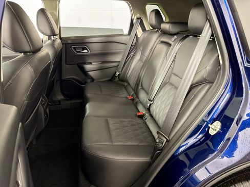 Used 2024 Nissan Rogue Platinum FWD image 31
