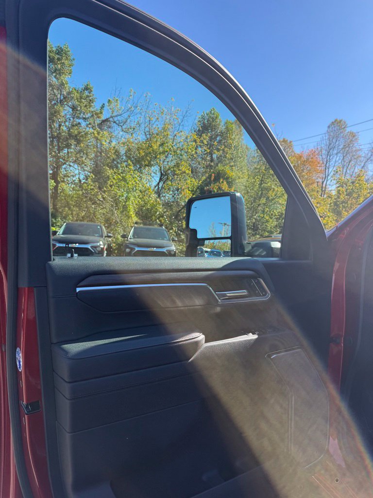 Used 2025 Chevrolet Silverado 2500 High Country w/ High Country Premium Package AWD/4WD image 9