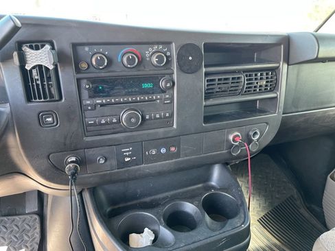 Used 2014 GMC Savana 2500 RWD image 10