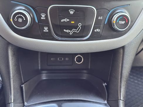 Used 2020 Chevrolet Equinox LS w/ LS Convenience Package image 19