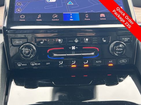 Used 2025 Jeep Grand Cherokee Summit image 8