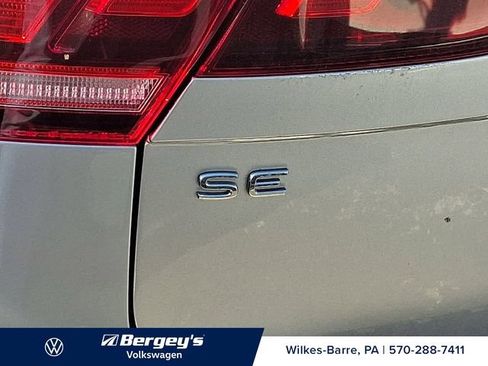Certified 2022 Volkswagen Tiguan SE R-Line AWD/4WD image 12