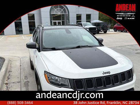 Used 2017 Jeep Compass Trailhawk w/ Leather Interior Group AWD/4WD image 1