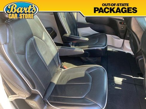 Used 2024 Chrysler Pacifica Limited FWD image 13