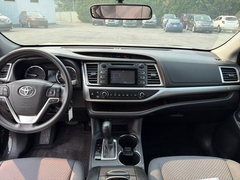 Used 2016 Toyota Highlander LE FWD image 28