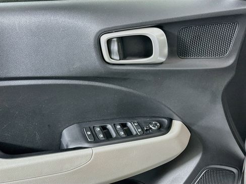 Used 2025 Hyundai Venue SEL FWD image 15