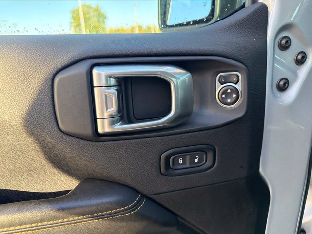 Used 2024 Jeep Wrangler Unlimited Sahara AWD/4WD image 17