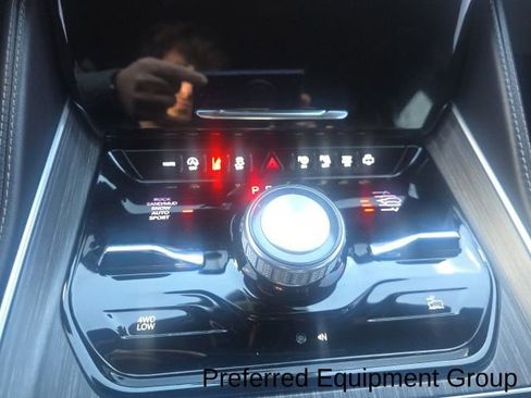 Used 2023 Jeep Wagoneer Series III w/ Convenience Group I image 16