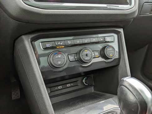 Certified 2021 Volkswagen Tiguan SE image 18