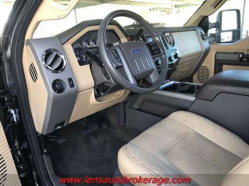 Used 2011 Ford F250 Lariat w/ Lariat Interior Pkg image 9
