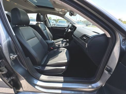 Used 2019 Volkswagen Jetta SEL w/ Cold Weather Package FWD image 29