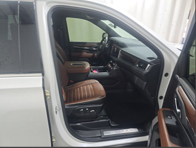 Used 2023 GMC Yukon Denali Ultimate w/ LPO, Floor Liner Package AWD/4WD image 10