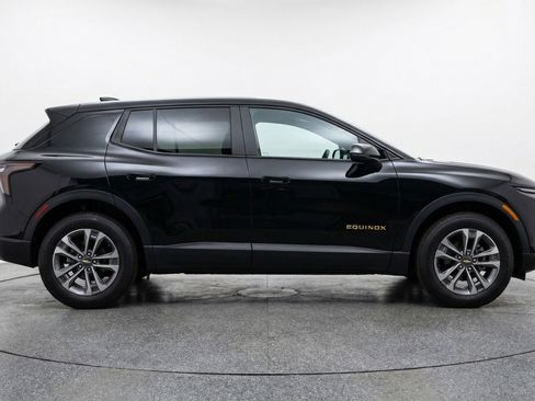 Used 2025 Chevrolet Equinox LT image 11