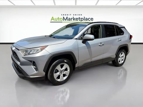 Used 2019 Toyota RAV4 XLE FWD image 3