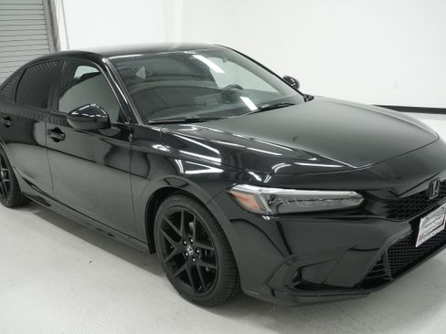 Used 2023 Honda Civic Sport image 3