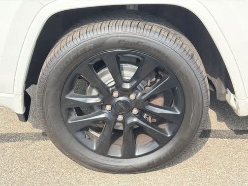 Used 2019 Jeep Grand Cherokee Altitude AWD/4WD image 5
