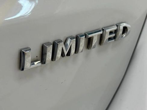 Used 2017 Jeep Grand Cherokee Limited w/ Trailer Tow Group IV AWD/4WD image 32