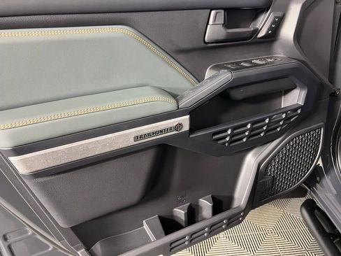 Used 2025 Toyota 4Runner Trailhunter image 27