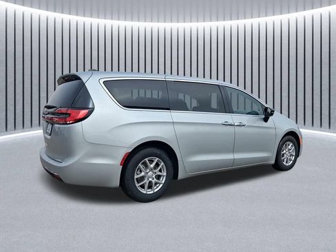 New 2026 Chrysler Pacifica Select FWD image 8