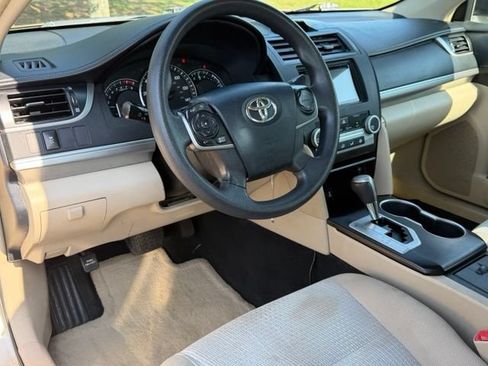 Used 2012 Toyota Camry LE FWD image 12