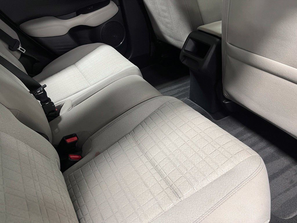 Used 2025 Honda HR-V LX image 17