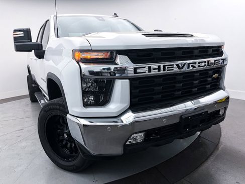 Used 2021 Chevrolet Silverado 2500 LT w/ Convenience Package image 3