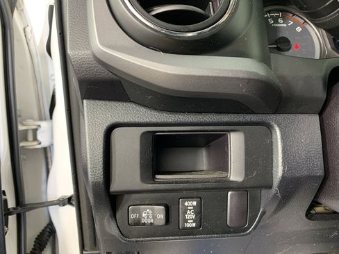 Used 2016 Toyota Tacoma TRD Sport RWD image 17