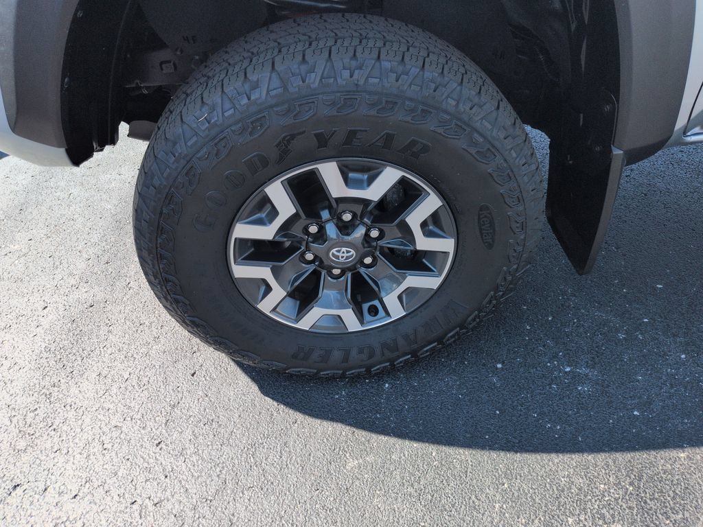 Used 2023 Toyota Tacoma TRD Off-Road w/ TRD Premium Off Road Package AWD/4WD image 27
