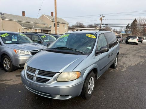 Used 2005 Dodge Grand Caravan SE w/ Popular Equipment Group I image 2