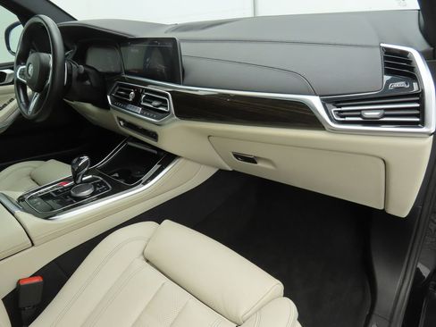 Used 2019 BMW X5 xDrive40i w/ Premium Package 2 image 17