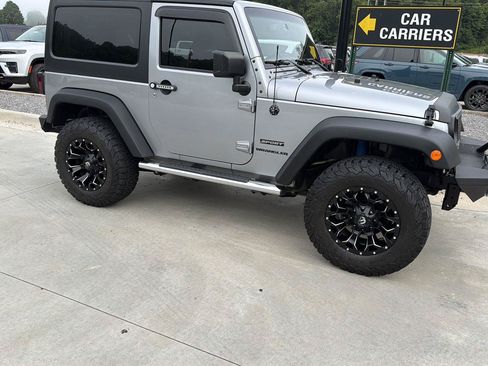 Used 2017 Jeep Wrangler Sport w/ Quick Order Package 24S AWD/4WD image 2