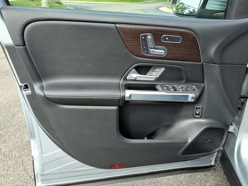 Used 2025 Mercedes-Benz GLB 250 4MATIC image 16