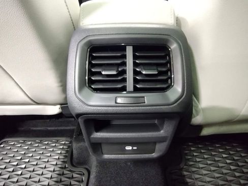 New 2025 Volkswagen Taos SE image 33