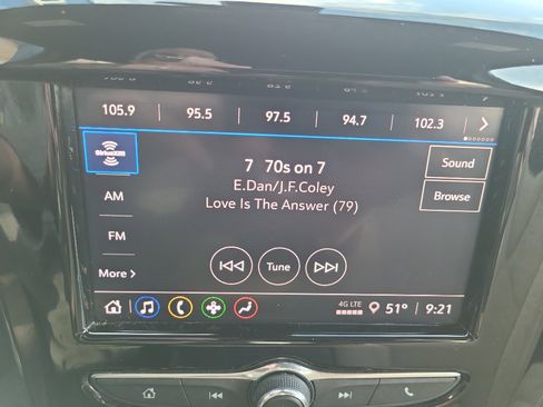 Used 2022 Chevrolet Traverse LS image 17