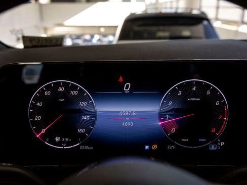 Used 2025 Mercedes-Benz GLA 250 image 12