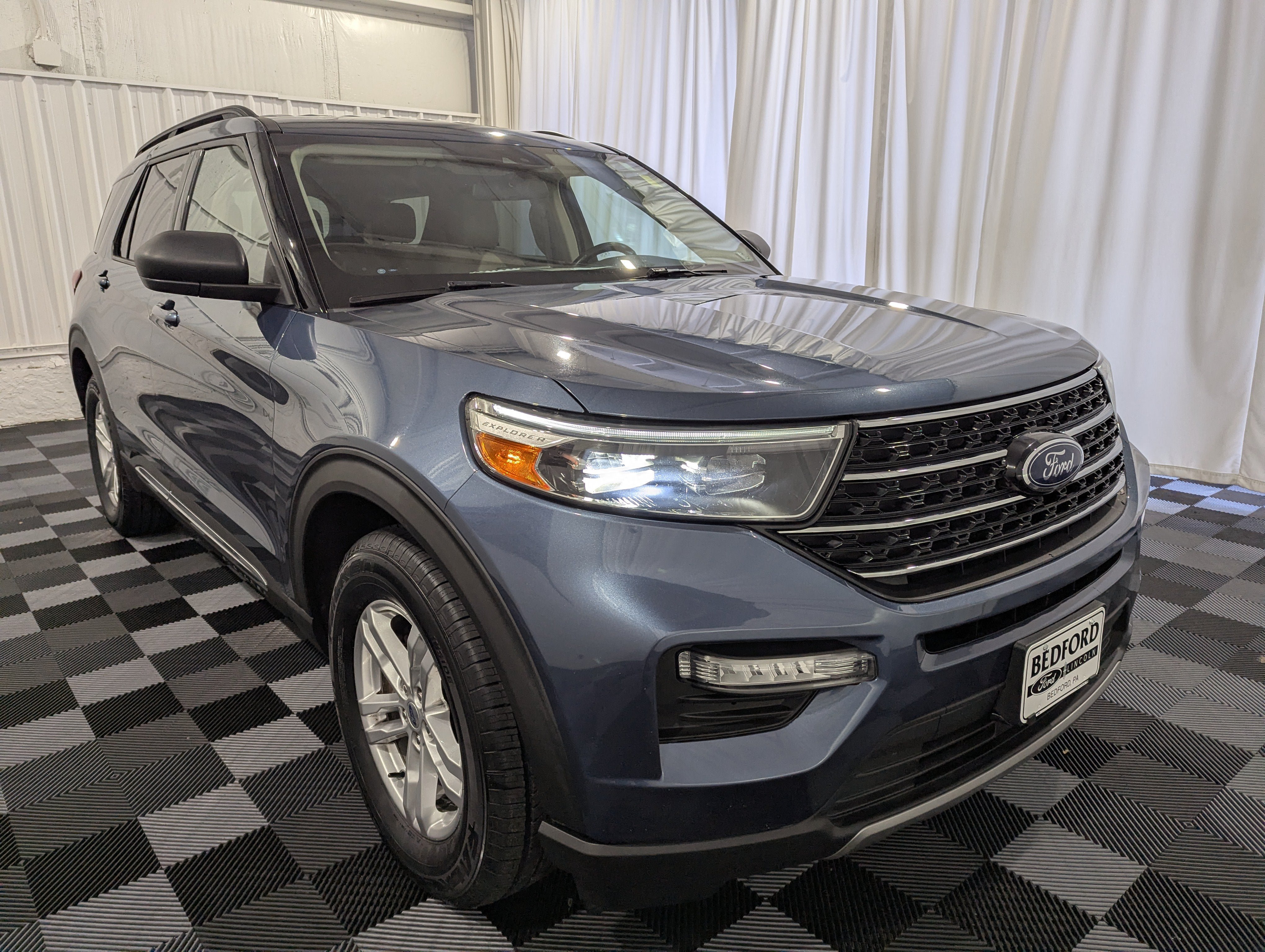 Used 2020 Ford Explorer XLT w/ Equipment Group 202A AWD/4WD image 5