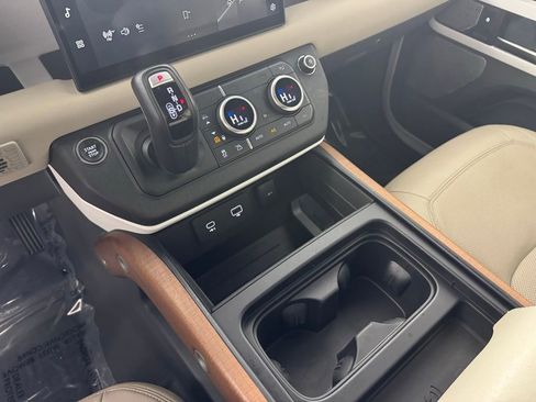 Used 2023 Land Rover Defender 130 SE AWD/4WD image 18
