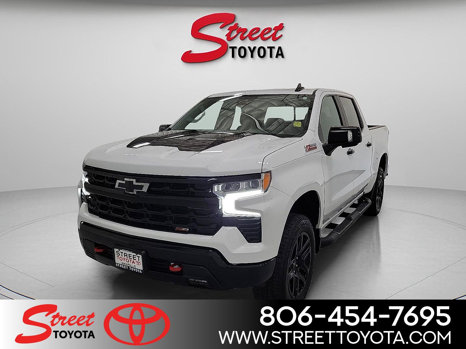 Used 2024 Chevrolet Silverado 1500 LT Trail Boss w/ LT Trail Boss Premium Package AWD/4WD image 1
