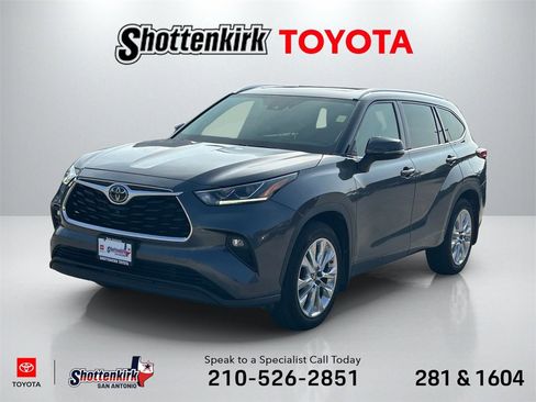 Used 2022 Toyota Highlander Limited image 1