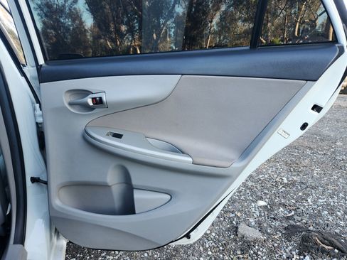 Used 2013 Toyota Corolla image 21