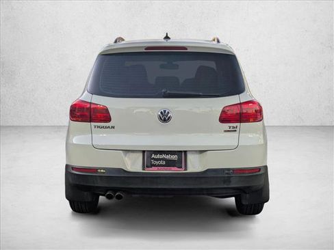 Used 2017 Volkswagen Tiguan S image 7