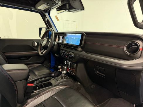 Used 2024 Jeep Wrangler Unlimited Rubicon AWD/4WD image 16