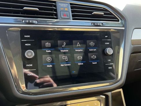 Certified 2023 Volkswagen Tiguan SE w/ Panoramic Sunroof Package image 29