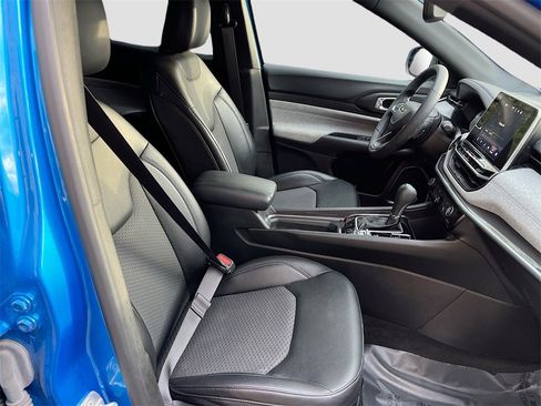 Used 2025 Jeep Compass Latitude image 27