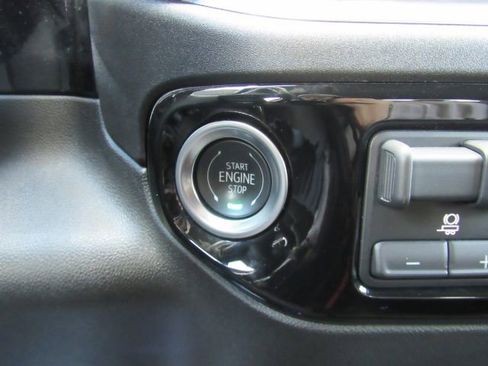 Used 2025 GMC Sierra 1500 SLT image 43