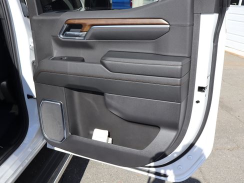 Certified 2025 Chevrolet Silverado 1500 High Country w/ Technology Package image 36