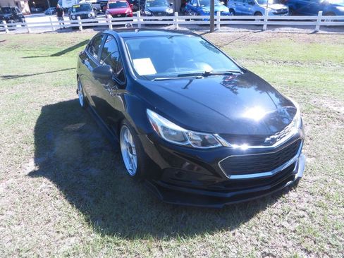 Used 2018 Chevrolet Cruze LS image 4