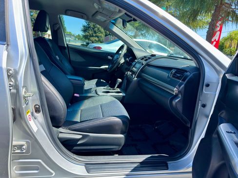 Used 2012 Toyota Camry SE FWD image 9