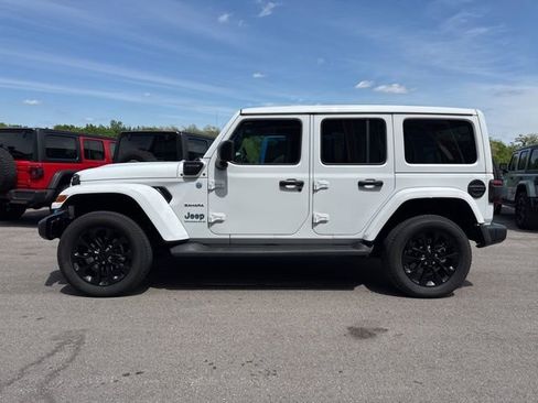 Used 2023 Jeep Wrangler Unlimited Sahara w/ Cold Weather Group AWD/4WD image 7