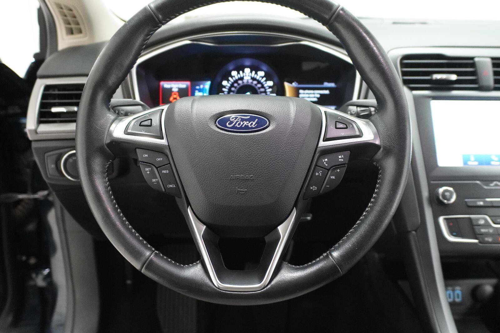 Used 2020 Ford Fusion SE w/ Equipment Group 151A FWD image 13